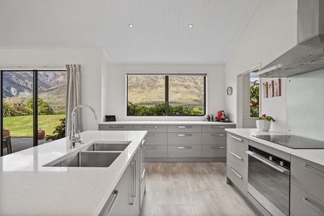 Photo of property in 38 Judge And Jury Drive, Lake Hayes, Queenstown, 9304