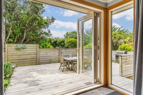 Photo of property in 19 Kitchener Terrace, Johnsonville, Wellington, 6037