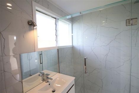 Photo of property in 606 Glenfield Road, Bayview, Auckland, 0629