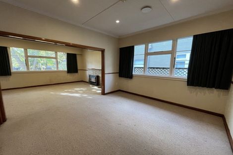 Photo of property in 28 Pahiatua Street, Hokowhitu, Palmerston North, 4410