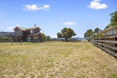 Photo of property in 16 Banks Street, Cooks Beach, Whitianga, 3591