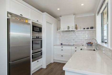 Photo of property in 63 Harbour View Road, Omokoroa, 3114