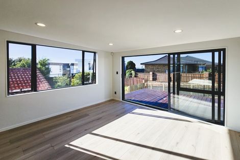 Photo of property in 2a Embling Place, Eastern Beach, Auckland, 2012