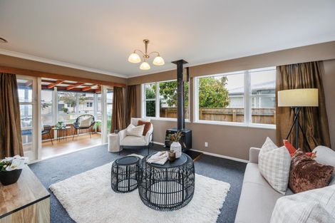 Photo of property in 4 Ellesmere Crescent, Highbury, Palmerston North, 4412