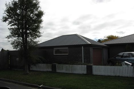 Photo of property in 21 Honeysuckle Place, Northcote, Christchurch, 8052