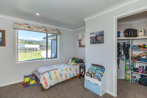 Photo of property in 441 Tararua Road, Levin, 5571