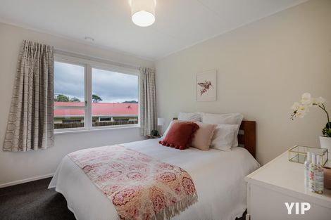 Photo of property in 96 Stewart Drive, Newlands, Wellington, 6037