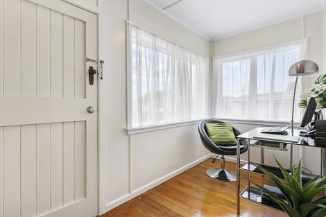 Photo of property in 110 Queen Street, Waiuku, 2123