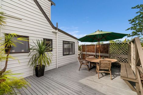 Photo of property in 38 Thorburn Avenue, Red Beach, 0932