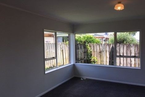 Photo of property in 2/46 West Fairway, Golflands, Auckland, 2013