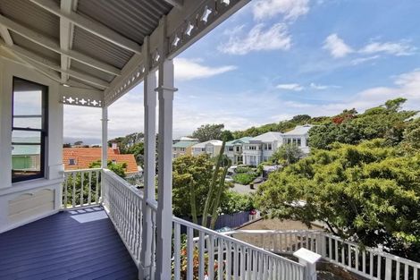 Photo of property in 26 Grove Road, Kelburn, Wellington, 6012