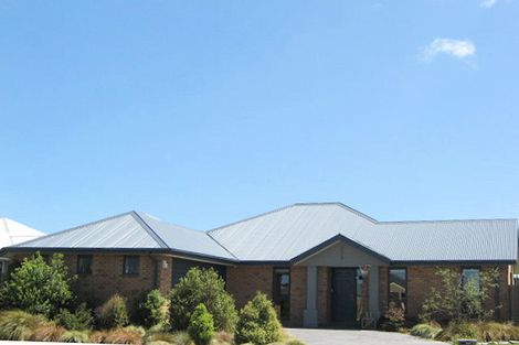 Photo of property in 27 Willowview Drive, Redwood, Christchurch, 8051