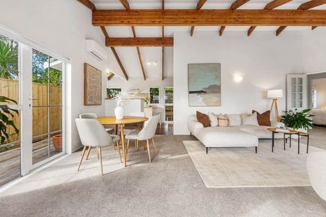Photo of property in 2/25 College Road, Northcote, Auckland, 0627