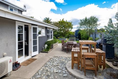 Photo of property in 72 Beach Road, Haumoana, 4102