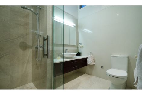 Photo of property in 5a Bernleigh Terrace, West Harbour, Auckland, 0618