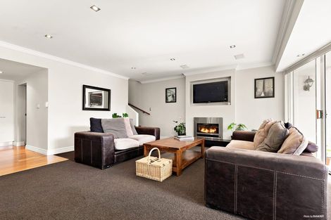 Photo of property in 8a Oteha Valley Road, Northcross, Auckland, 0632