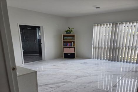 Photo of property in 7 Vinistra Road, Kumeu, 0810