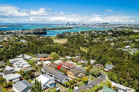 Photo of property in 2/18 Wernham Place, Northcote, Auckland, 0626