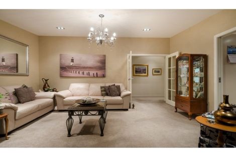 Photo of property in 5a Bernleigh Terrace, West Harbour, Auckland, 0618