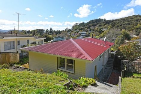 Photo of property in 12 Deller Grove, Silverstream, Upper Hutt, 5019