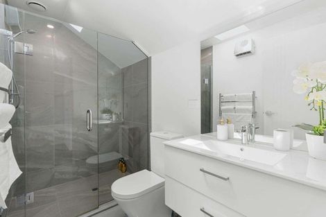 Photo of property in 2/58 Division Street, Riccarton, Christchurch, 8041