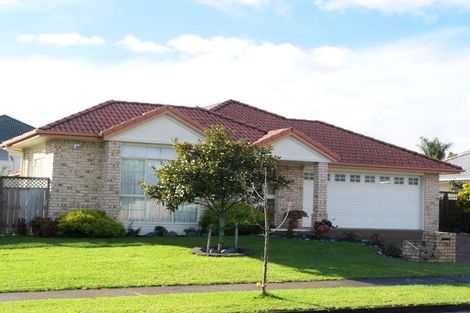 Photo of property in 104 Golfland Drive, Golflands, Auckland, 2013