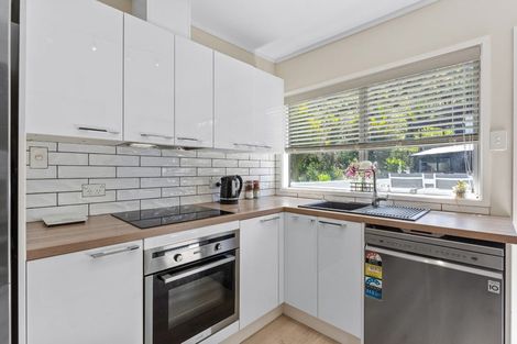 Photo of property in 15 Reynolds Place, Torbay, Auckland, 0630