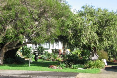 Photo of property in 61 Clovelly Road, Bucklands Beach, Auckland, 2012