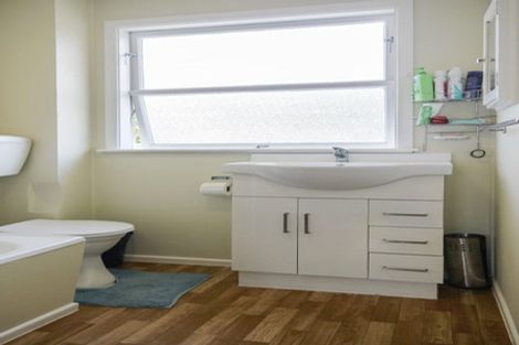 Photo of property in Oberon Flats, 48a Merton Street, Trentham, Upper Hutt, 5018