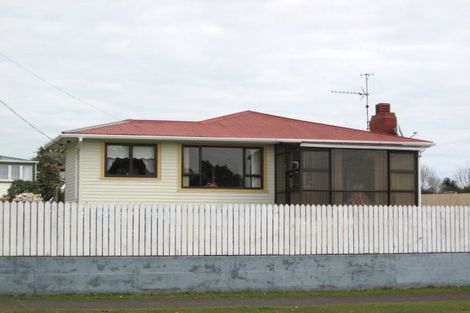 Photo of property in 39 Omata Road, Marfell, New Plymouth, 4310