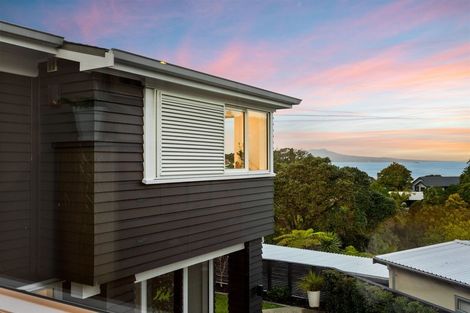 Photo of property in 37 Eastcliffe Road, Castor Bay, Auckland, 0620