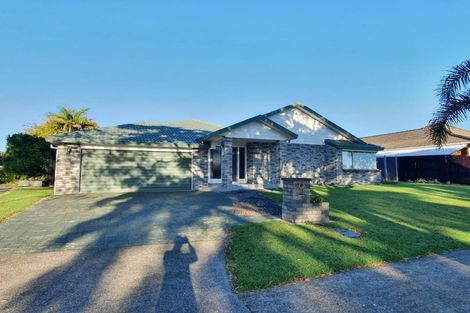 Photo of property in 17 Gardone Terrace, Conifer Grove, Takanini, 2112