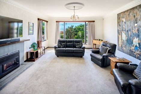 Photo of property in 135 Seaview Road, Paraparaumu Beach, Paraparaumu, 5032