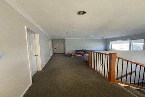 Photo of property in 30 Namsan Close, Fairview Heights, Auckland, 0632
