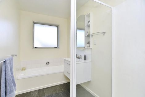 Photo of property in 15 Willowview Drive, Redwood, Christchurch, 8051