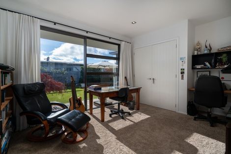 Photo of property in 9 Pukenamu Road, Rainbow Point, Taupo, 3330