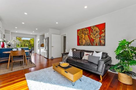 Photo of property in 9 Grainger Road, Te Atatu South, Auckland, 0610