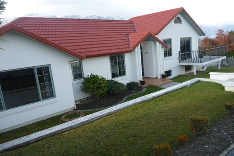 Photo of property in 49 Cedar Drive, Kelvin Heights, Queenstown, 9300