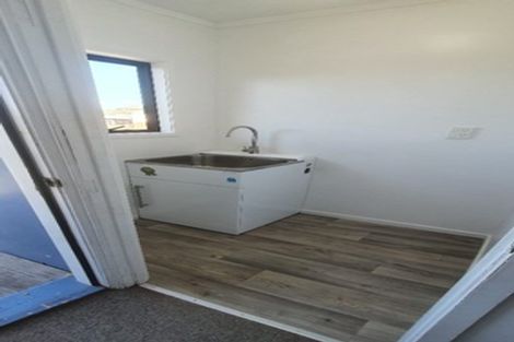 Photo of property in 17 Cedar Heights Avenue, Massey, Auckland, 0614