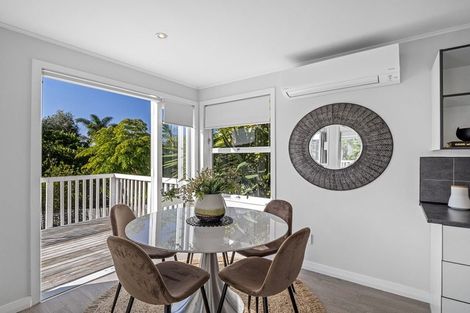 Photo of property in 8 Weatherly Road, Torbay, Auckland, 0630