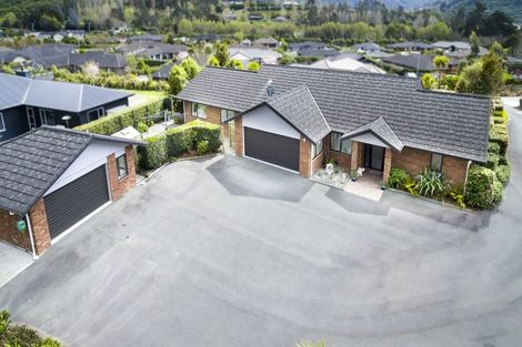 Photo of property in 22 Jade Crescent, Timberlea, Upper Hutt, 5018