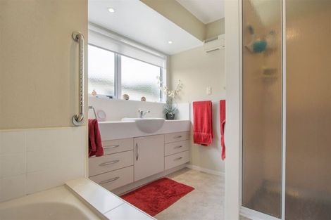 Photo of property in 6 Fencourt Crescent, Katikati, 3129