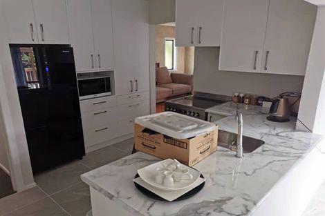 Photo of property in 5 Yeovil Road, Te Atatu Peninsula, Auckland, 0610