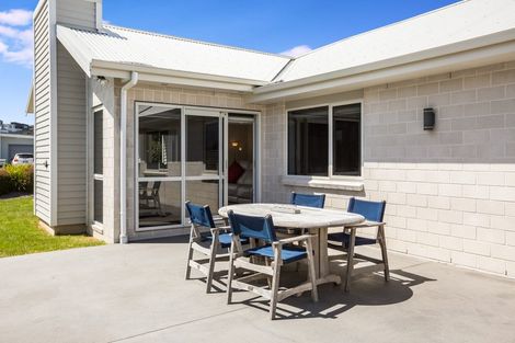 Photo of property in 2 Pacific View, Whitby, Porirua, 5024