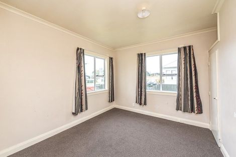 Photo of property in 184 Cornfoot Street, Castlecliff, Whanganui, 4501