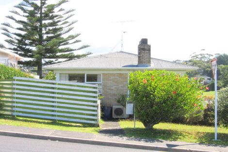 Photo of property in 1 Matipo Road, Mairangi Bay, Auckland, 0630