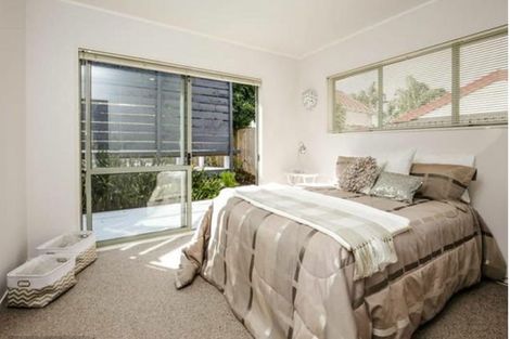 Photo of property in 1 Bridgehead Cove, West Harbour, Auckland, 0618