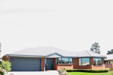 Photo of property in 35 Orlando Crescent, Waimairi Beach, Christchurch, 8083