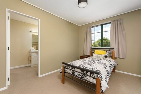 Photo of property in 1 Saunders Place, Te Puke, 3119