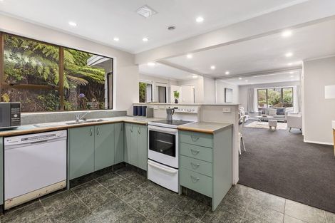 Photo of property in 15 Victory Crescent, Tawa, Wellington, 5028